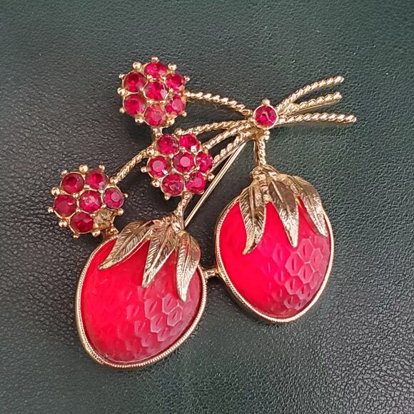 VTG Sarah Coventry Strawberry Festival Rhinestone Brooch 1966 Glass Fruit‎ READ - Picture 6 of 8